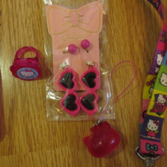SOLD šHELLO KITTY BUNDLEš - Picture 3 of 4